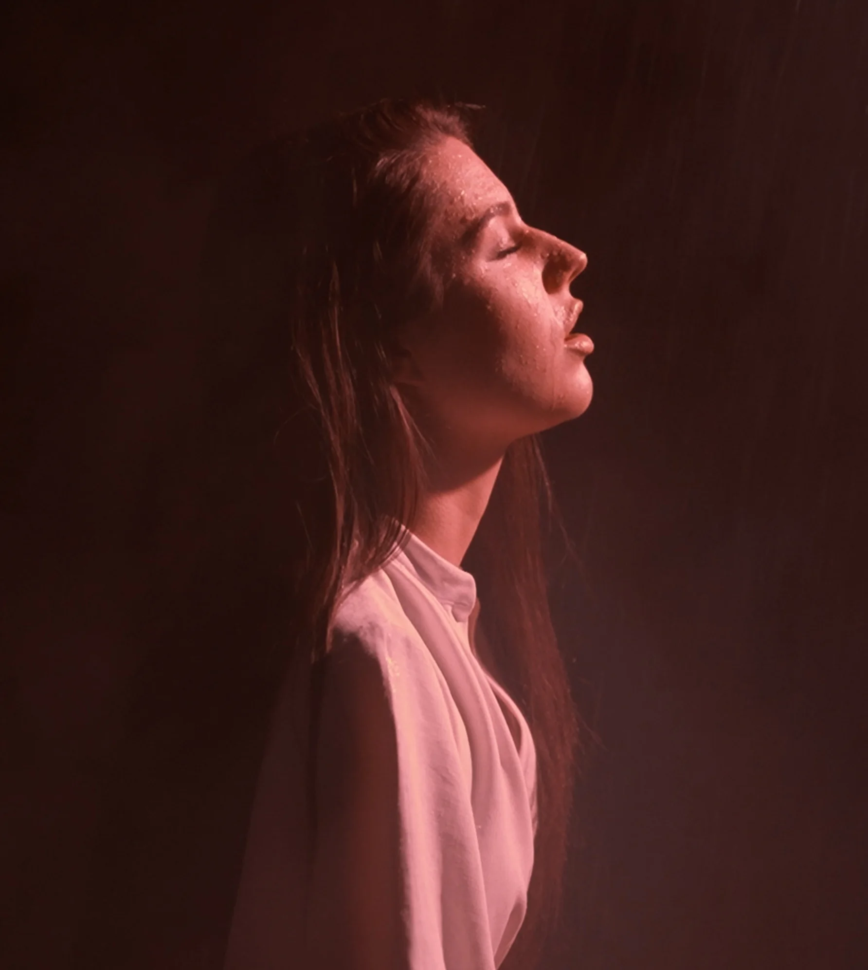 Nita in the Deszcz music video